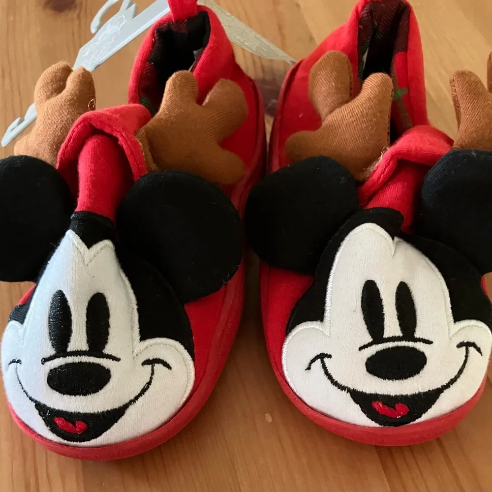 NWT Disney Red Mickey Mouse Reindeer Slippers Size 7/8 Toddler